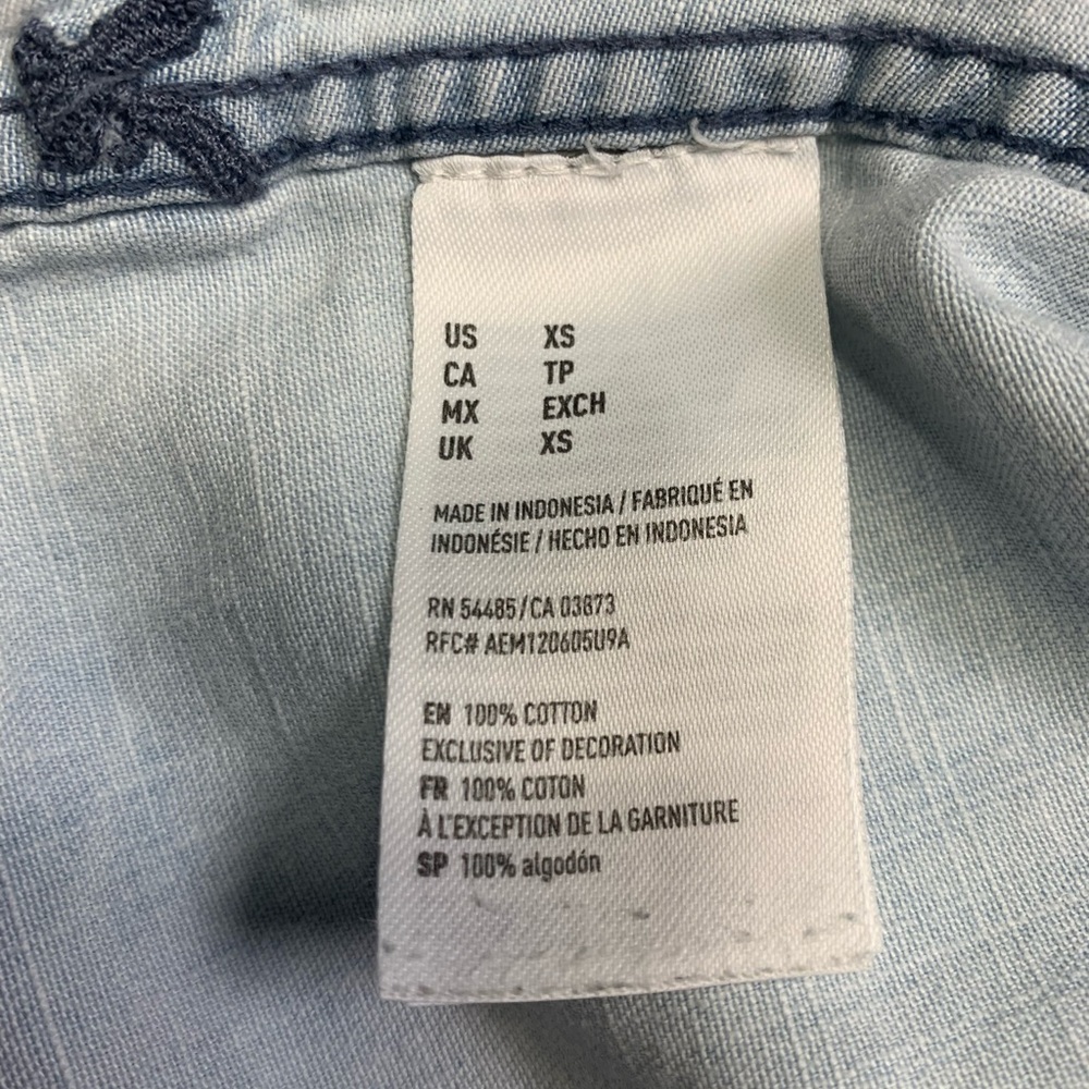 ✨ 2/$25 ✨ American Eagle Outfitters Denim Button Down - Picture 6 of 6